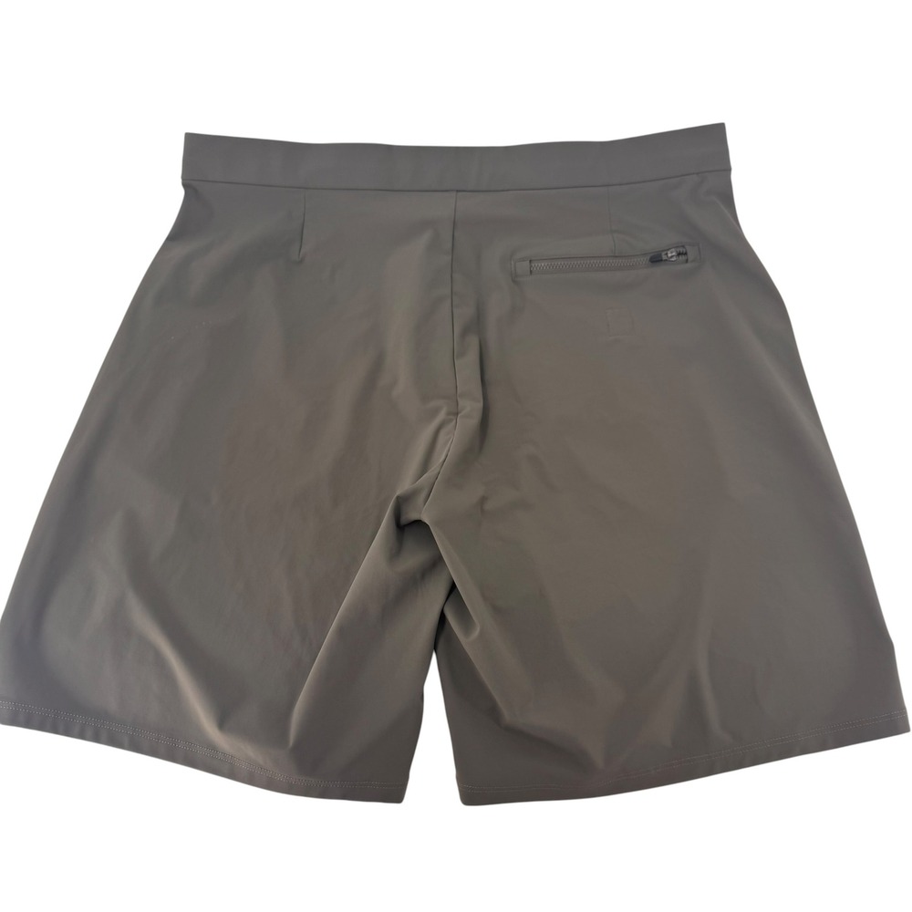 Vuori Aim Shorts Mens XL Dark Oregano Green Technical Chino Stretch Golf V352 - Picture 3 of 10